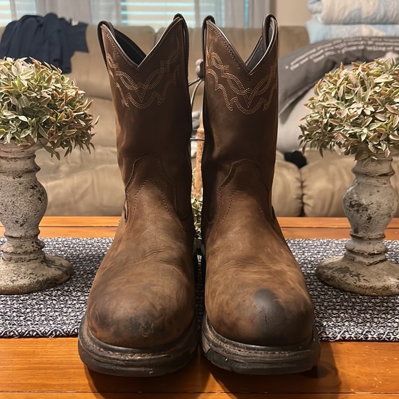 Boots - Picture 4 of 7